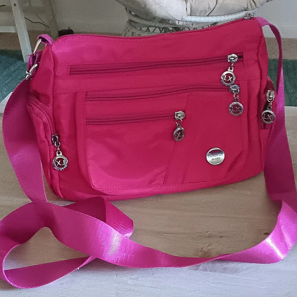 - JINGPIN MULTI COMPARTMENT RASPBERRY COLOR CROSSBODY BAG - Picture 2 of 5